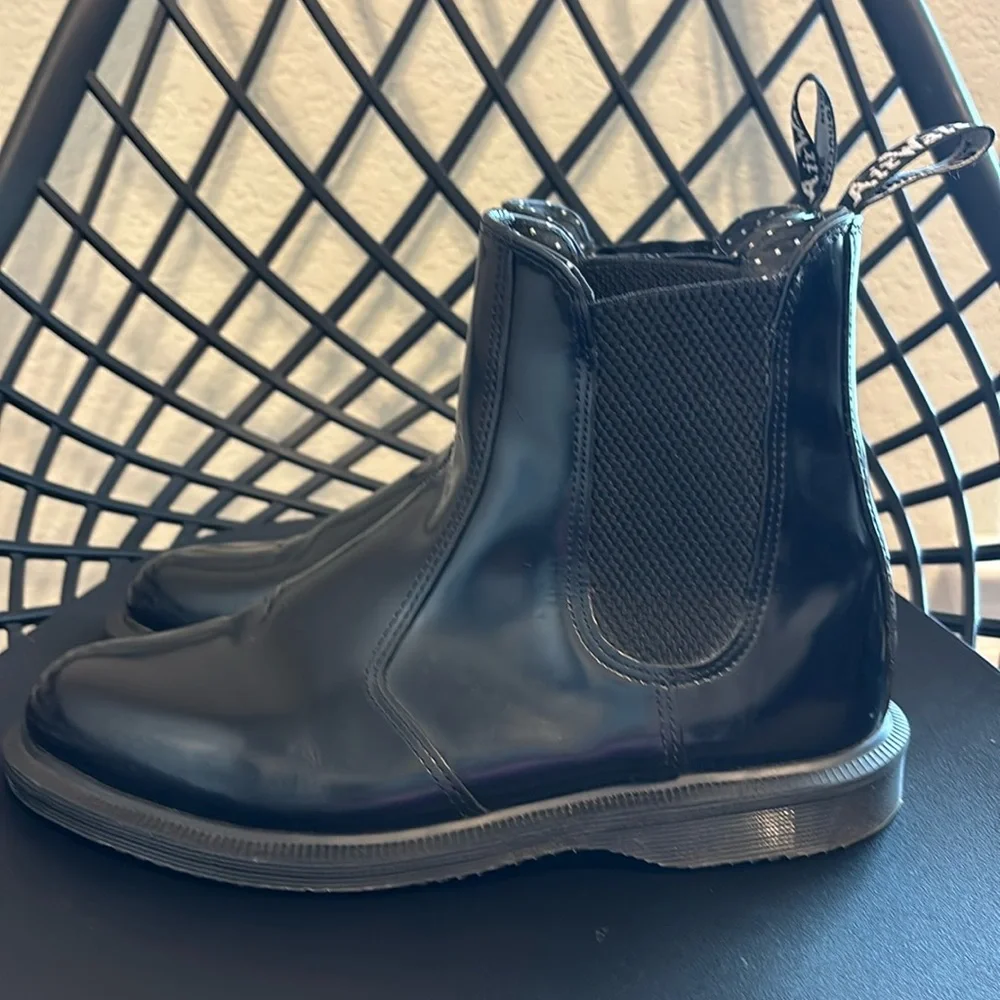 Dr. Martens Boots in Black Sz 7 - Picture 4 of 8